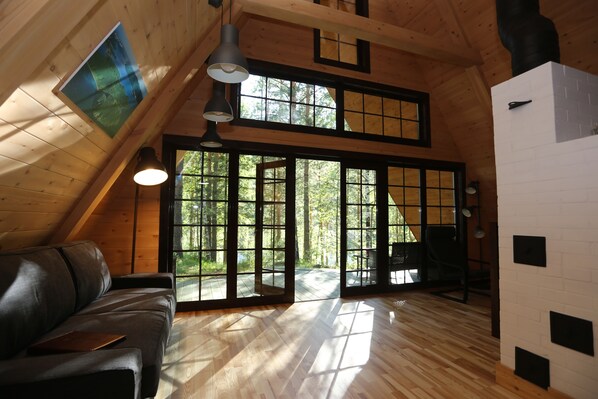 Chalet, lanai, frente al mar | Sala de estar