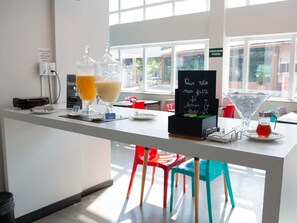 Daily buffet breakfast for a fee - ibis budget Muriae (Muriae)
