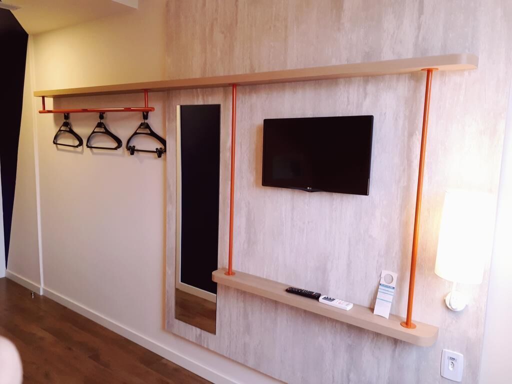 Apartamento standard, 1 cama de casal | Escrivaninha, quartos à prova de som, ferros/tábuas de passar roupa