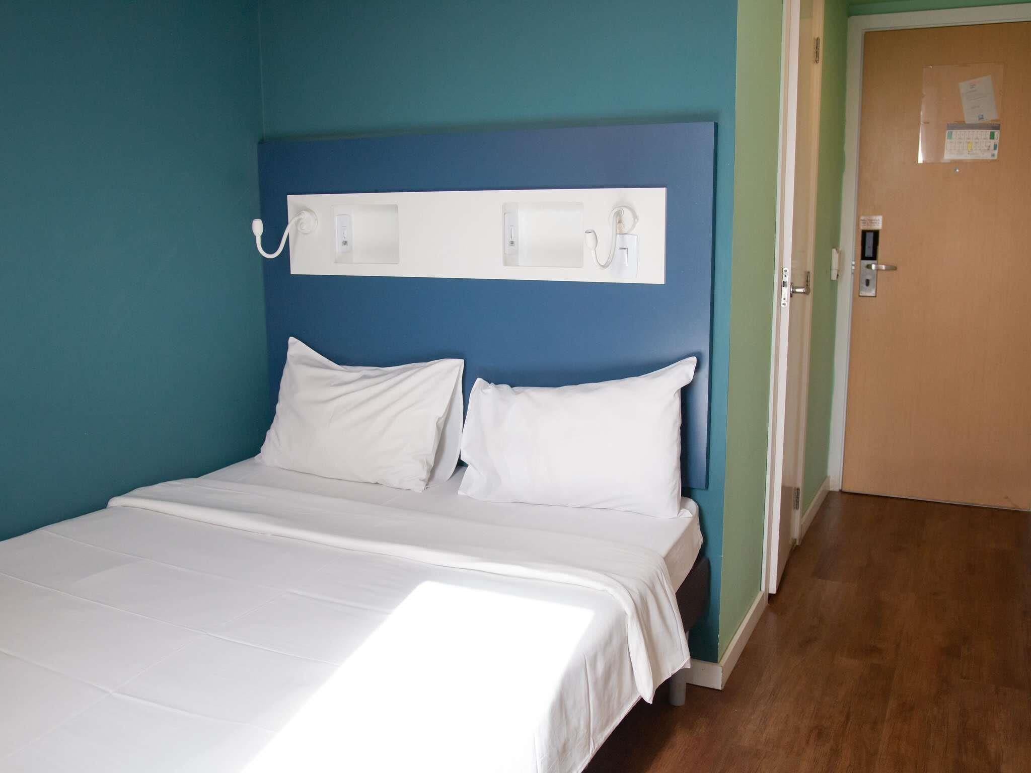 Standard Apartment, 1 Double Bed | Desk, soundproofing, iron/ironing board, free WiFi
