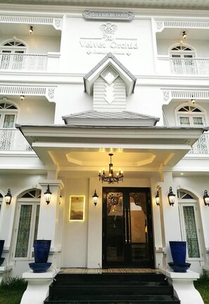 Property entrance - The Velvet Orchid (Chiang Mai)