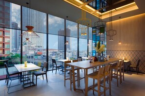 Breakfast, lunch, dinner served; international cuisine - ibis Styles Bangkok Sukhumvit Phra Khanong (Bangkok)