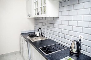 컴포트 아파트, 퀸사이즈침대 1개 및 소파베드, 금연 | 전용 간이 주방 | 대용량 냉장고, 전자레인지, 쿡탑, 전기 주전자