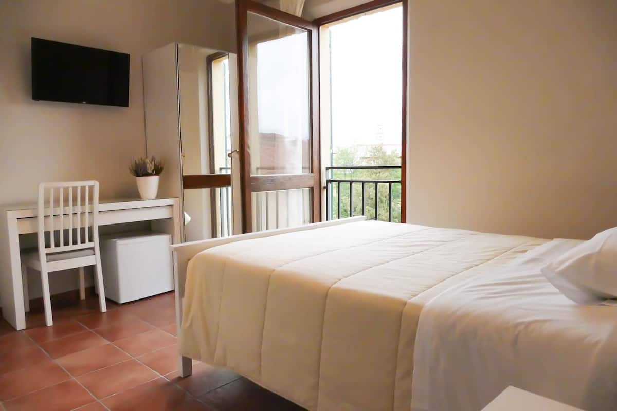 1 habitación, escritorio, tabla de planchar con plancha y wifi gratis