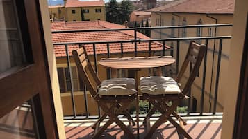 Twin Room, Private External Bathroom | Balcony view