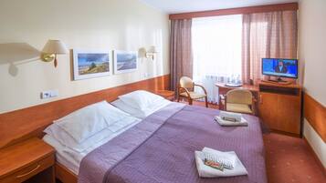 Doppel- oder Zweibettzimmer | Schreibtisch, Verdunkelungsvorhänge, Bügeleisen/Bügelbrett