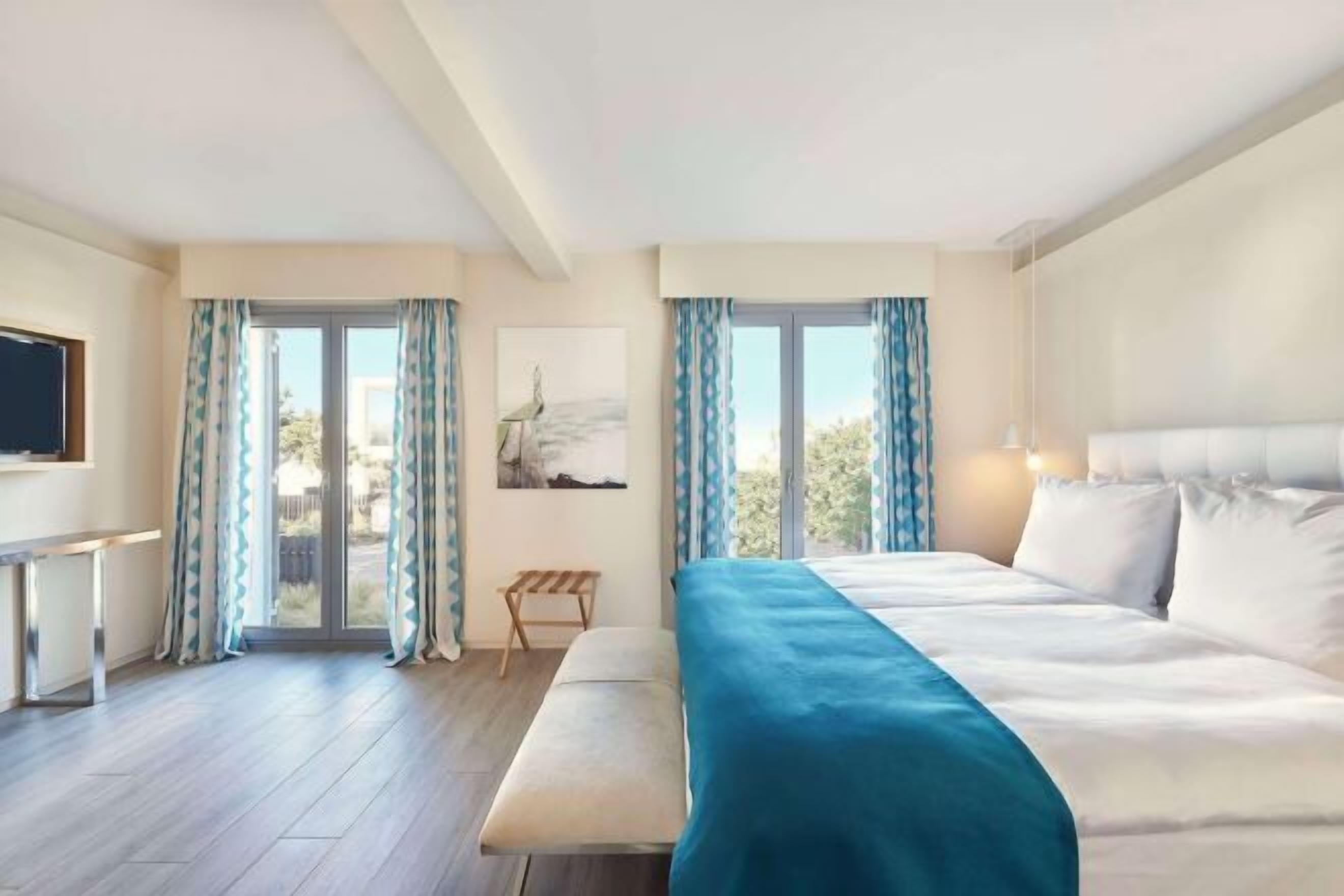 Hypo-allergenic bedding, down comforters, minibar, in-room safe