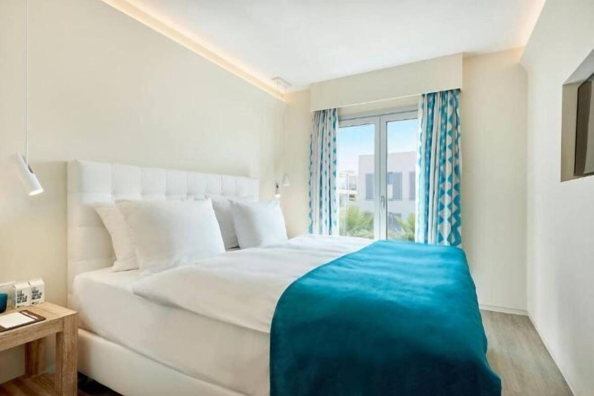 Hypo-allergenic bedding, down comforters, minibar, in-room safe