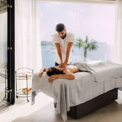 Salas de tratamiento para parejas, sauna y tina de hidromasaje