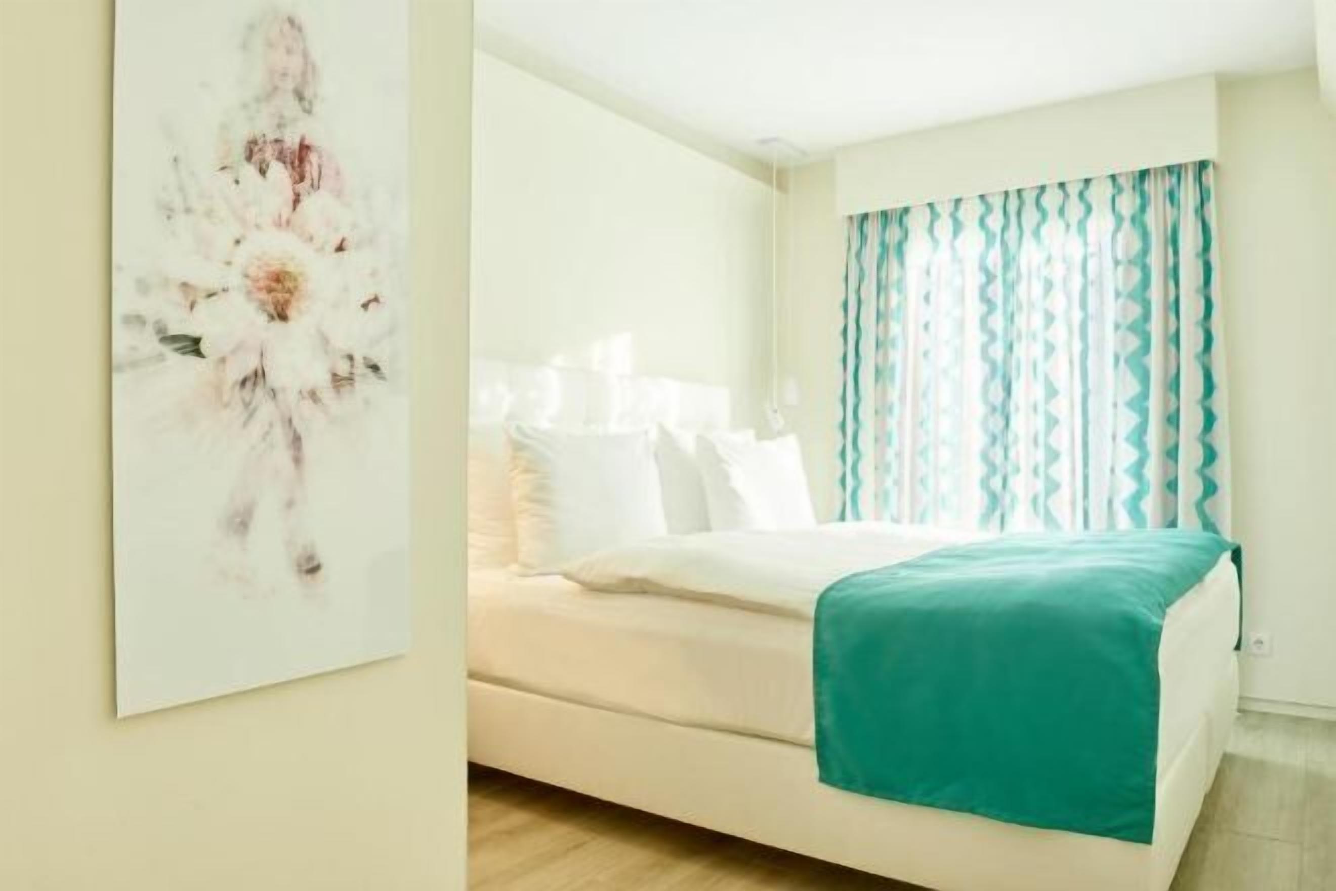 Literie hypoallergénique, couette en duvet d'oie, minibar