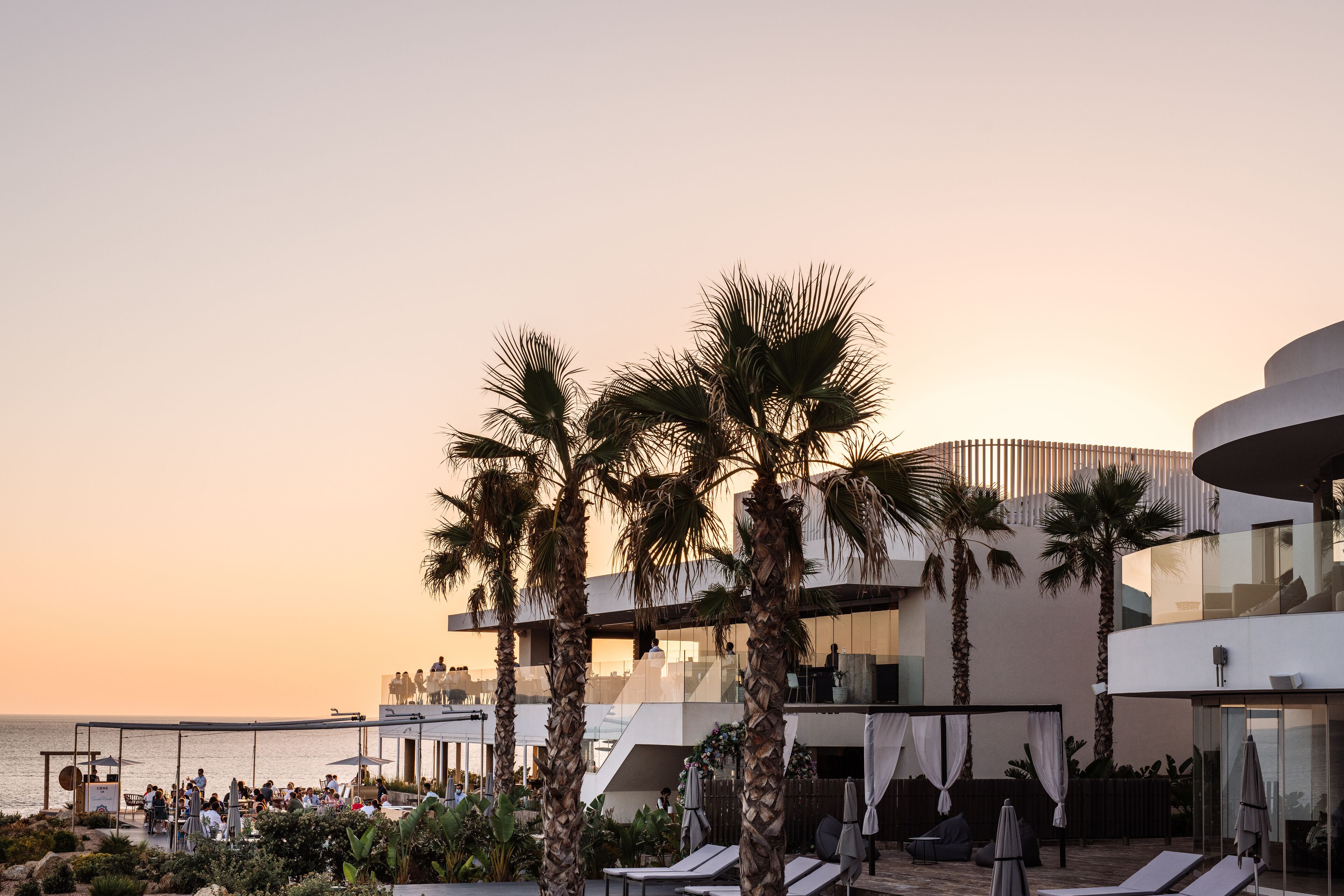 3 restaurants; ze serveren er ontbijt, lunch, diner en brunch 