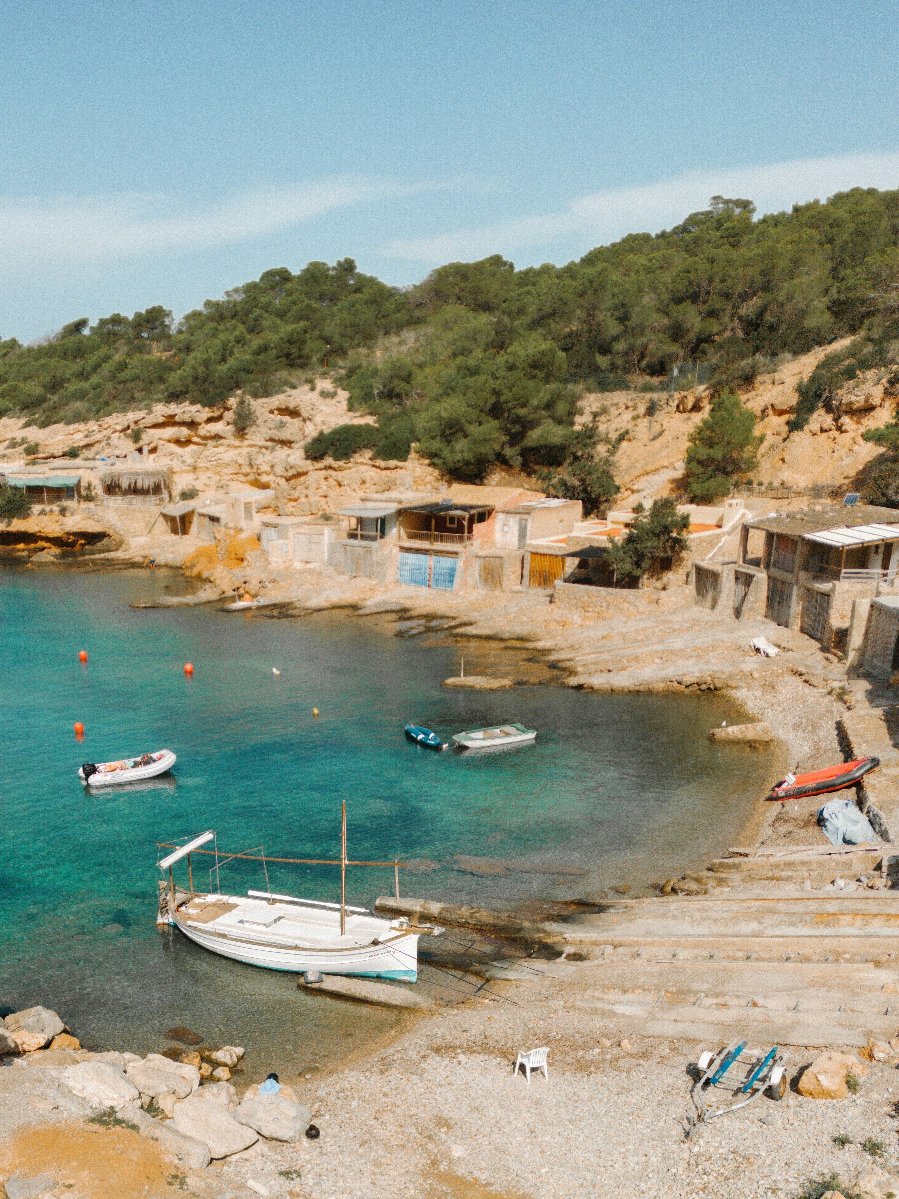 鄰近海灘、機動船艇