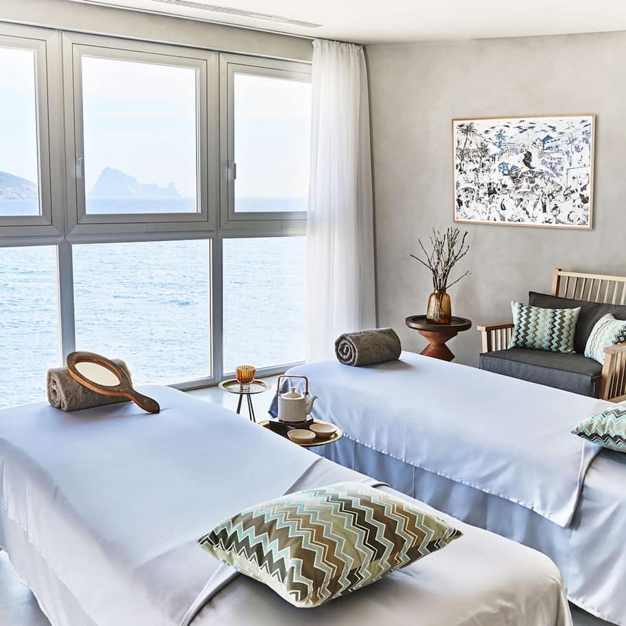 Salas de tratamiento para parejas, sauna y tina de hidromasaje