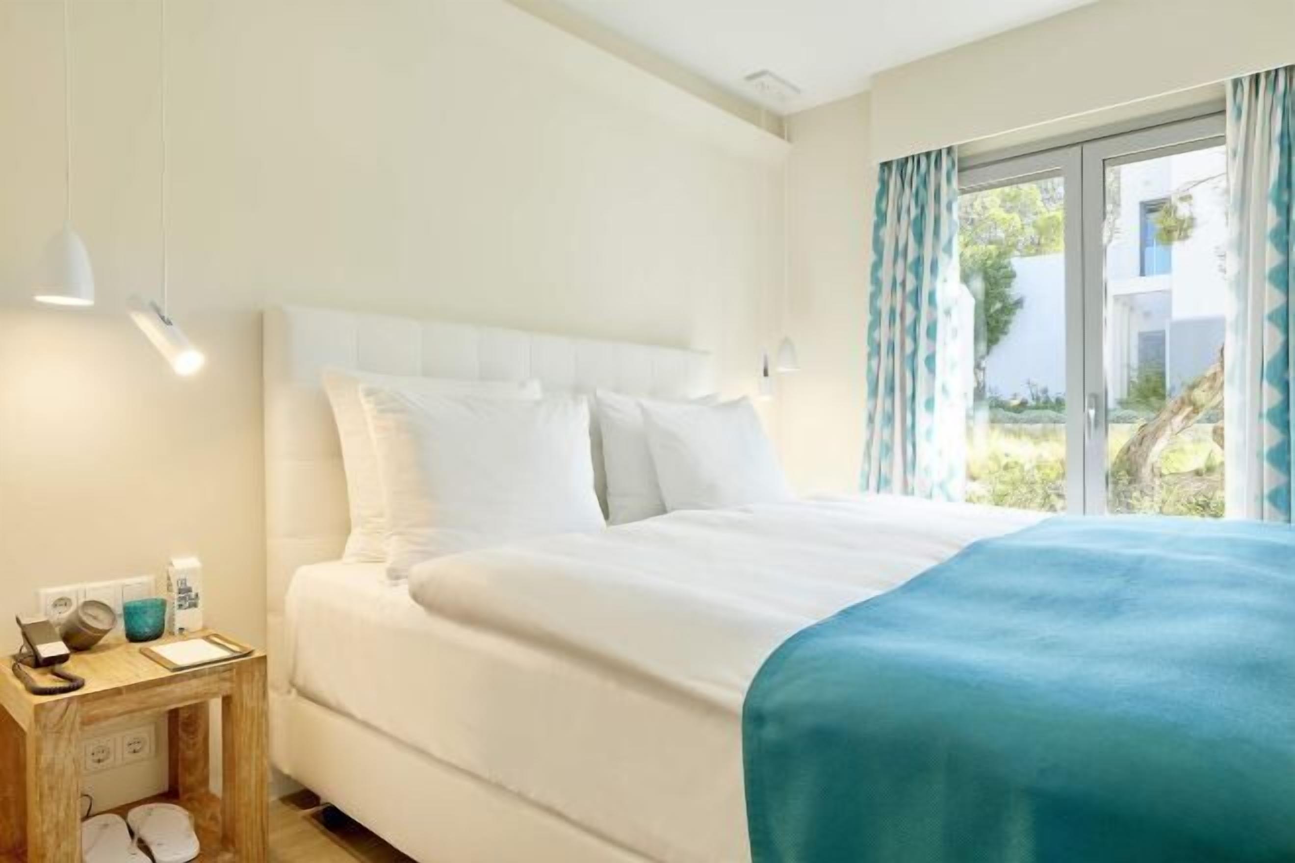 Literie hypoallergénique, couette en duvet, minibar, coffre-fort