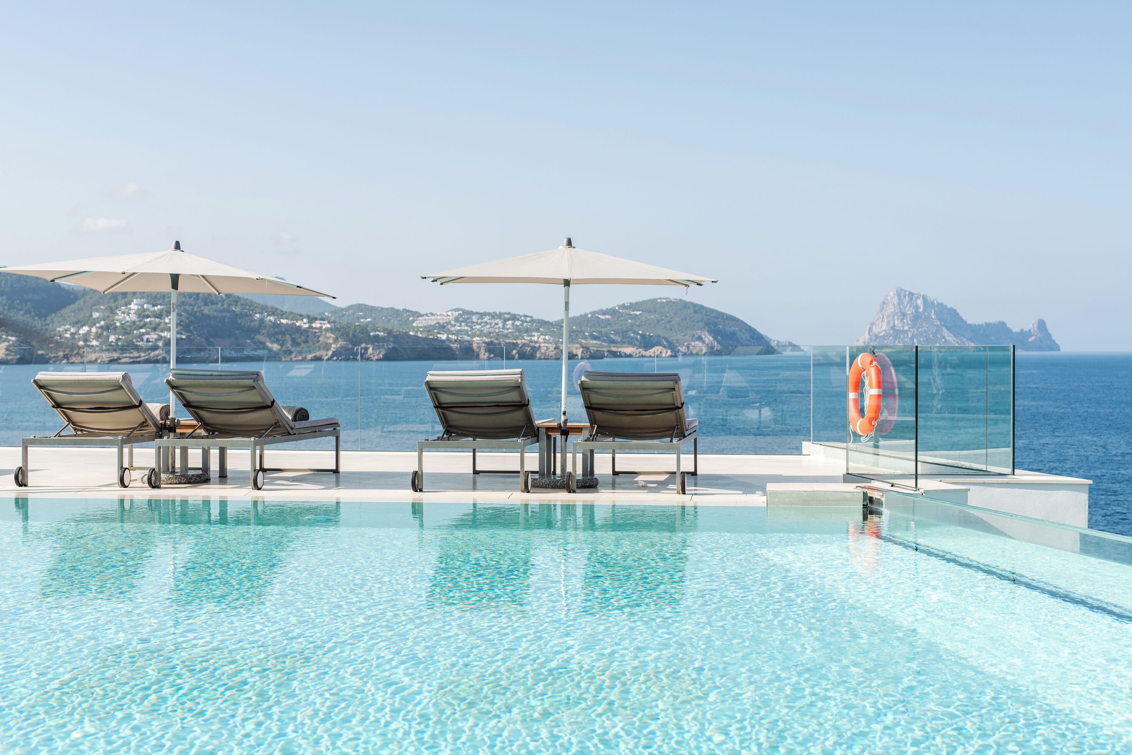 seasonal outdoor pool, pool cabanas (surcharge), pool umbrellas