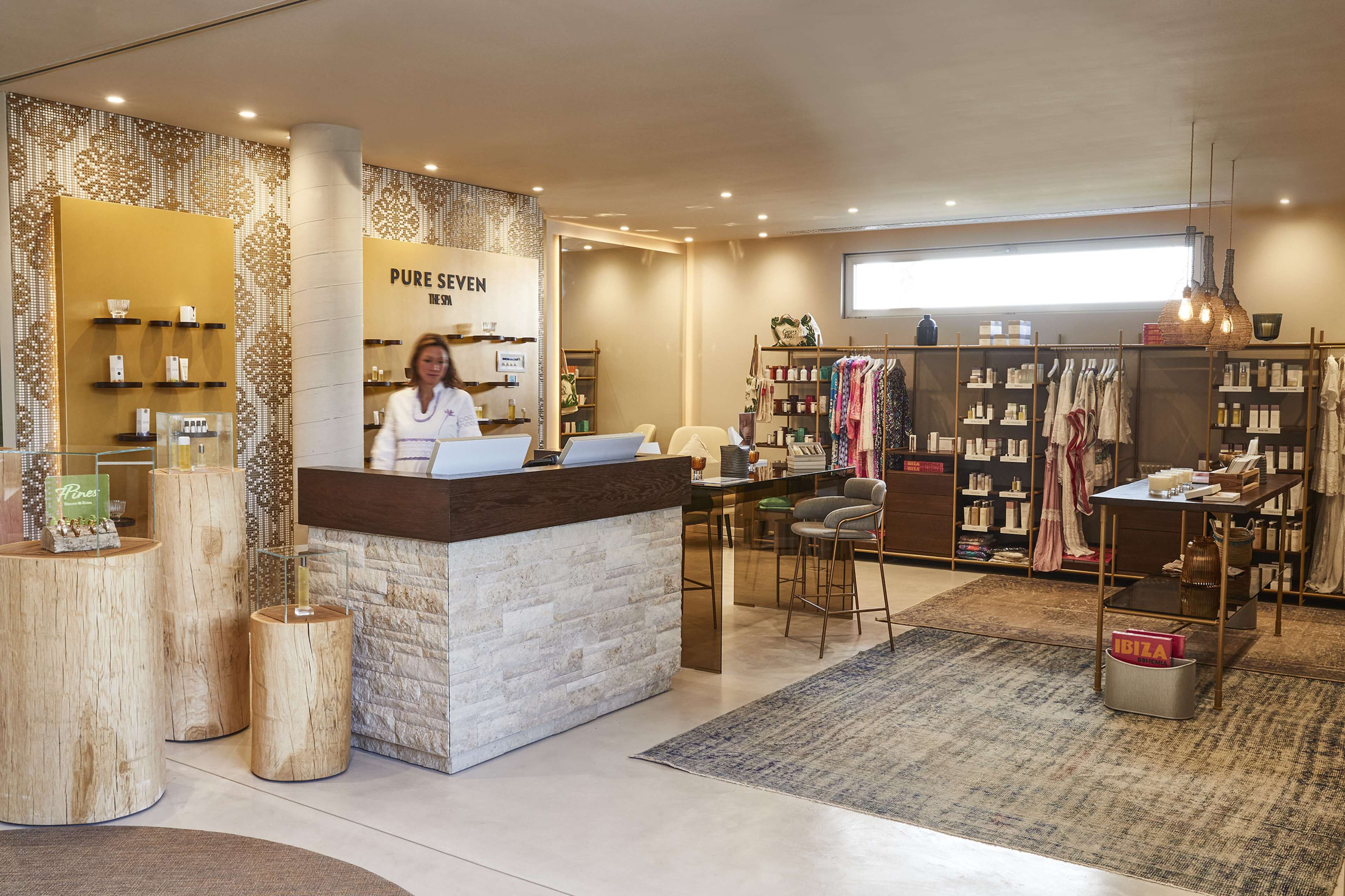 couples treatment room(s), sauna, hot tub, steam room