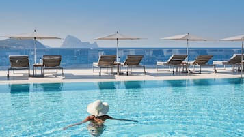 Seasonal outdoor pool, pool cabanas (surcharge), pool umbrellas