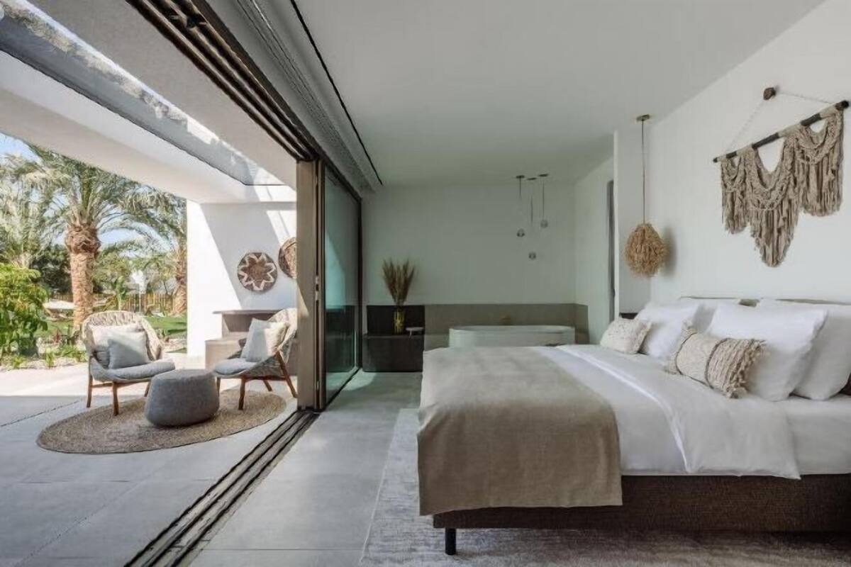 Hypo-allergenic bedding, down comforters, minibar, in-room safe