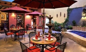 Outdoor dining - Suite Kary J (Mazatlán)