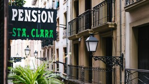 Exterior detail - Pensión Santa Clara (San Sebastián)