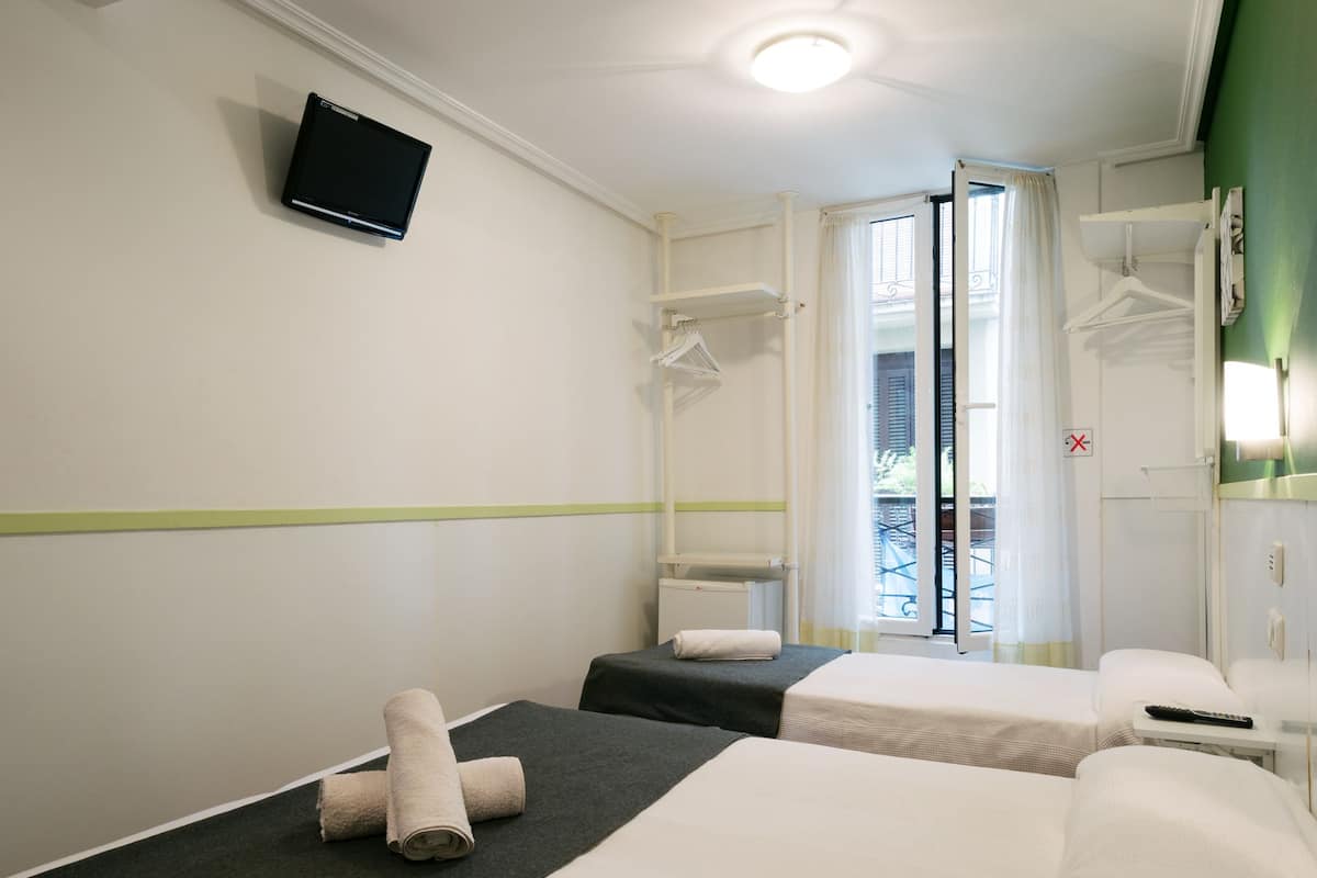 Quarto triplo | 1 quarto, escrivaninha, cortinas blackout, Wi-Fi de cortesia