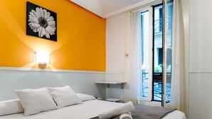 Double or Twin Room | 1 bedroom, desk, blackout curtains, free WiFi - Pensión Santa Clara (San Sebastián)