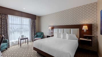 Standard Room, 1 King Bed, Non Smoking, Refrigerator & Microwave | In-room safe, desk, blackout drapes, soundproofing