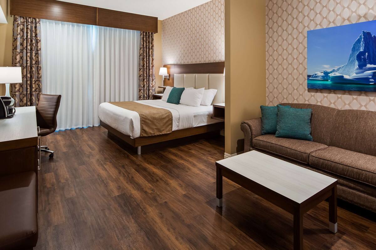 suite, 1 king bed, non smoking, fireplace | in-room safe, desk, blackout curtains, soundproofing