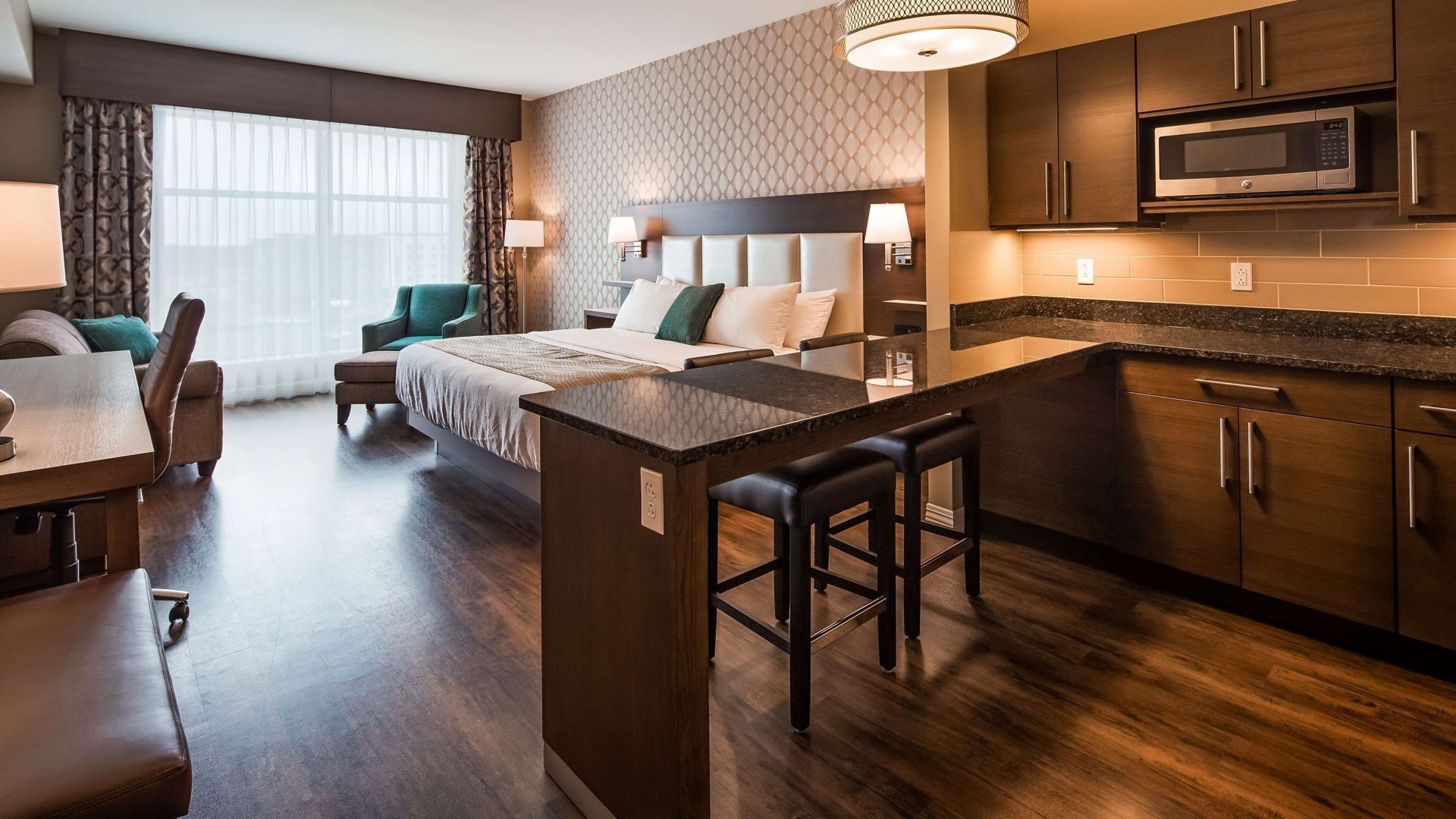 Caja de seguridad en la habitación, escritorio y cortinas blackout 