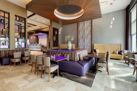 Restaurante. Best Western Plus St. John's Airport Hotel and Suites