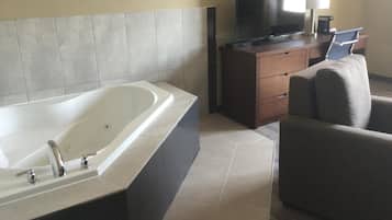Phòng Suite, 2 giường cỡ queen, không hút thuốc | Bồn tắm thủy lực