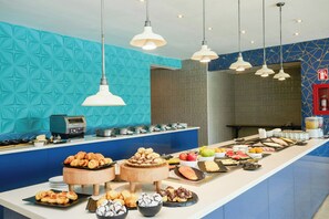 Daily continental breakfast for a fee - Marriott Maracay Golf Resort (Maracay)