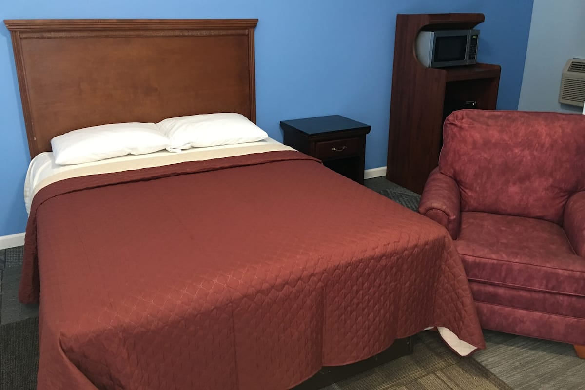 Standard Room, 1 Queen Bed, Refrigerator & Microwave | WiFi (free)