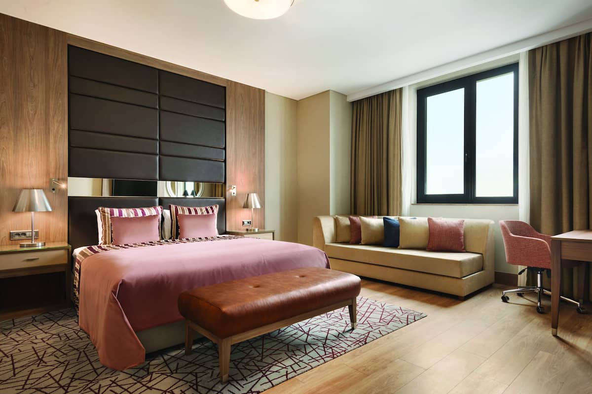 Suite de lujo, 1 cama Queen size, con acceso para personas discapacitadas (Mobility) | 1 habitación, ropa de cama de alta calidad y minibar
