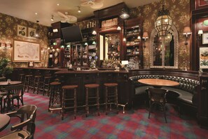 2 bars/lounges, pub - TRYP by Wyndham Istanbul Basın Ekspres (Istanbul)