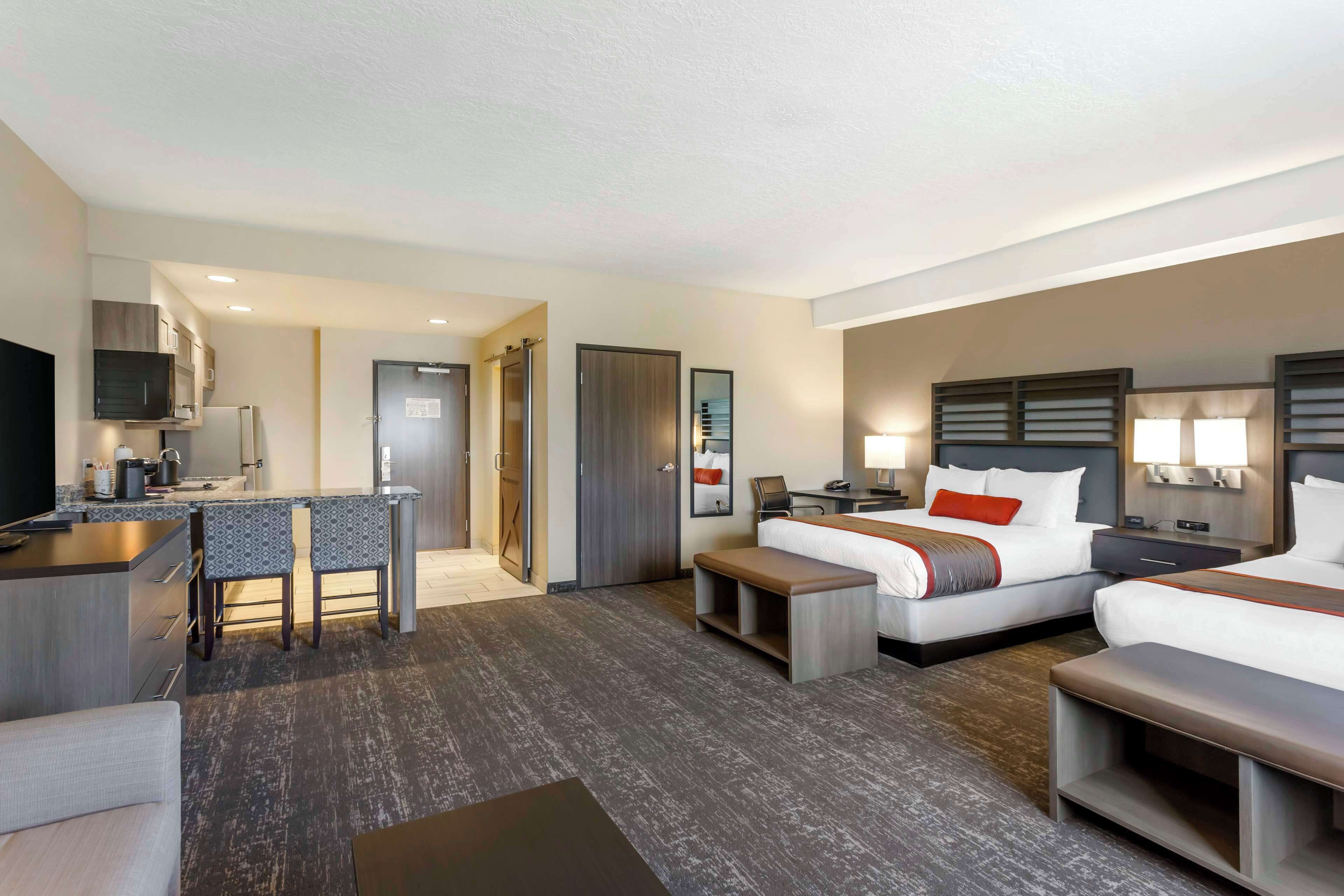 standard room, multiple beds, non smoking, kitchenette (with sofabed) | 1 bedroom, pillow-top beds, desk, blackout curtains