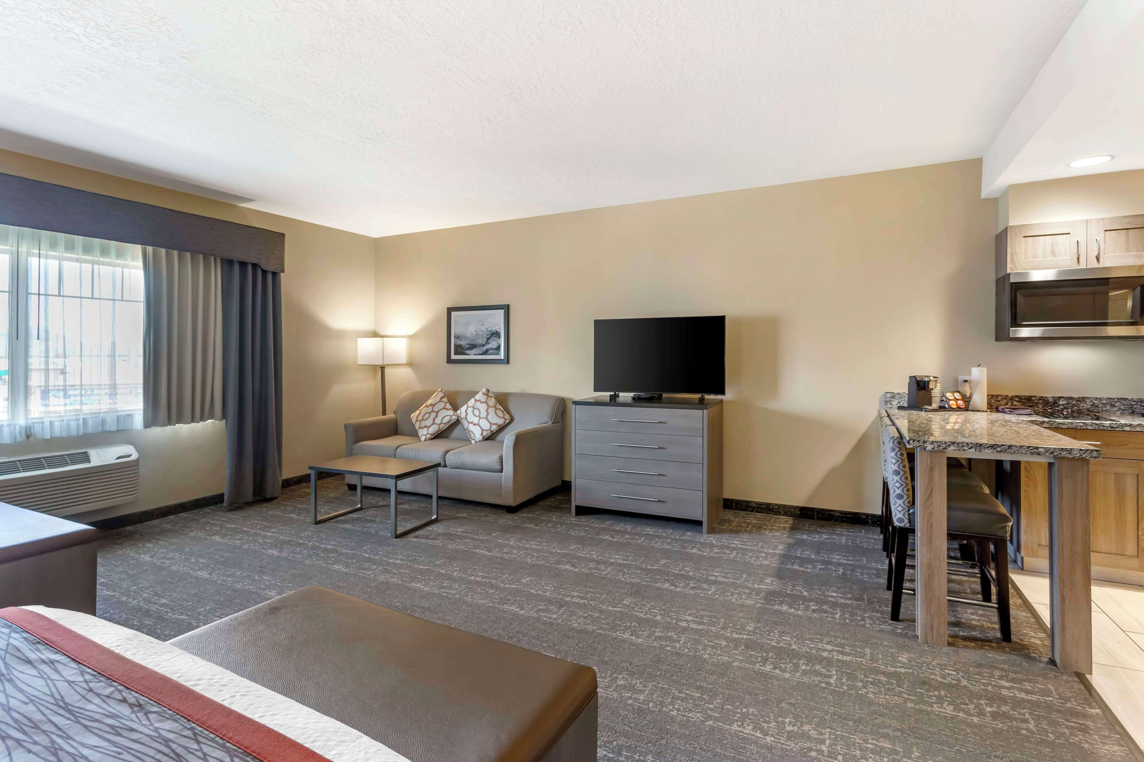 standard room, multiple beds, non smoking, kitchenette (with sofabed) | 1 bedroom, pillow-top beds, desk, blackout curtains