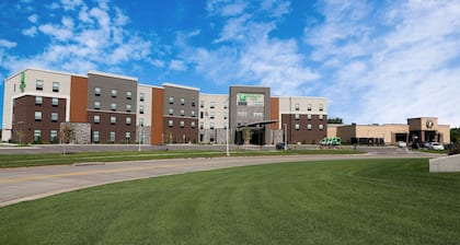 Holiday Inn & Suites Sioux Falls - Airport by IHG