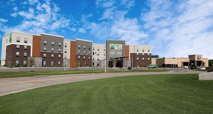  Holiday Inn & Suites Sioux Falls - Airport, an IHG Hotel