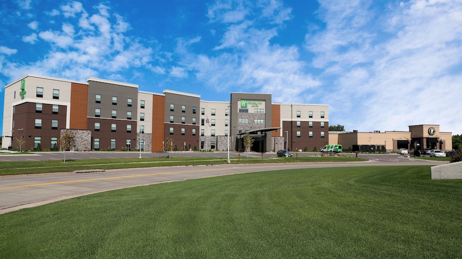 Holiday Inn & Suites Sioux Falls - Airport by IHG