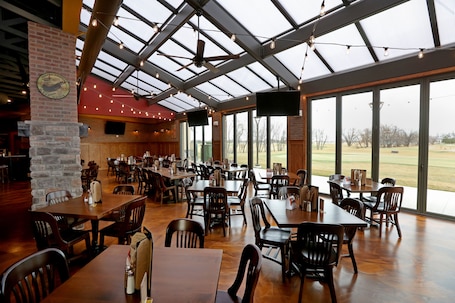 Café da manhã, almoço e jantar. Holiday Inn & Suites Sioux Falls - Airport by IHG