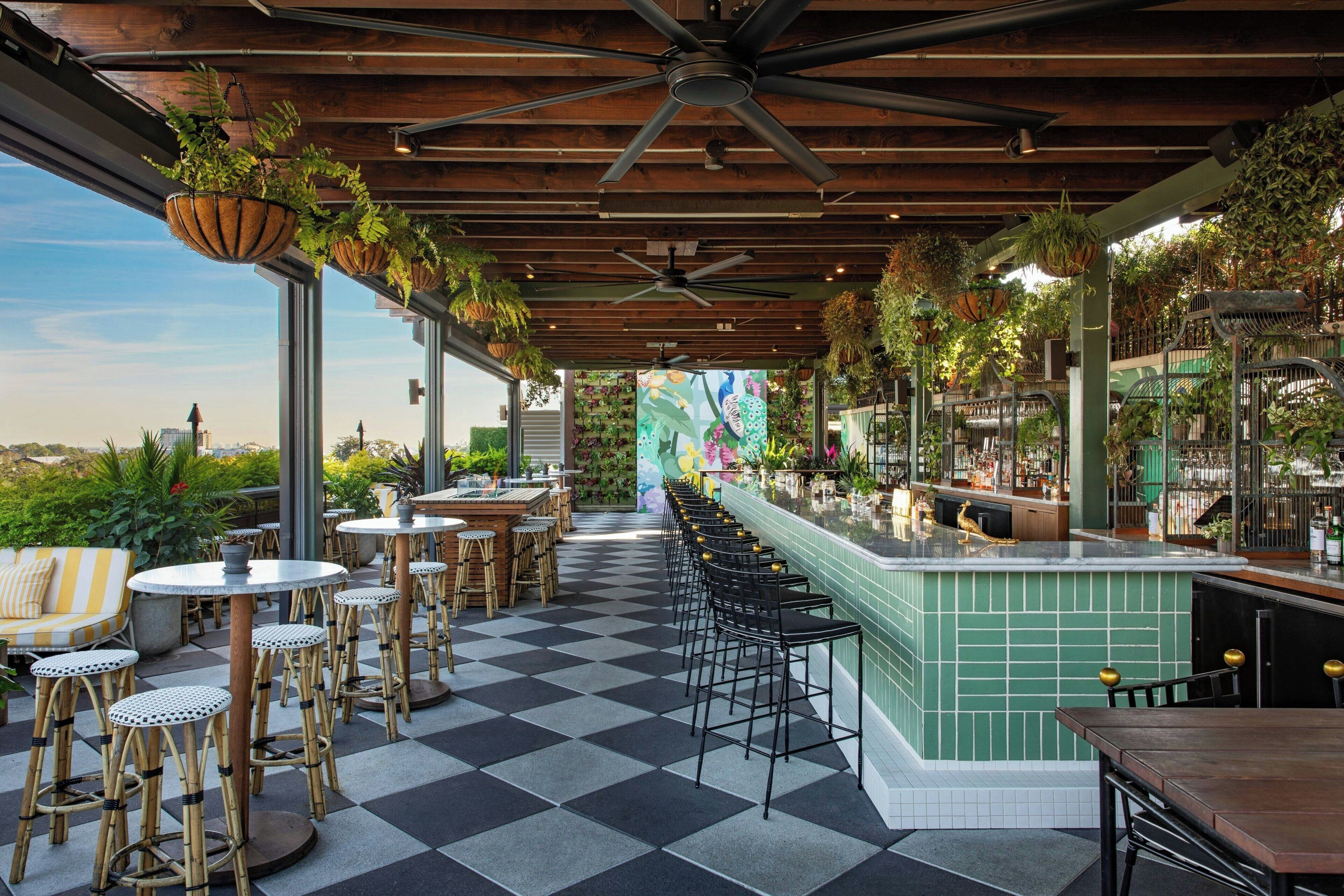 3 bars/lounges, cocktail bar, rooftop bar