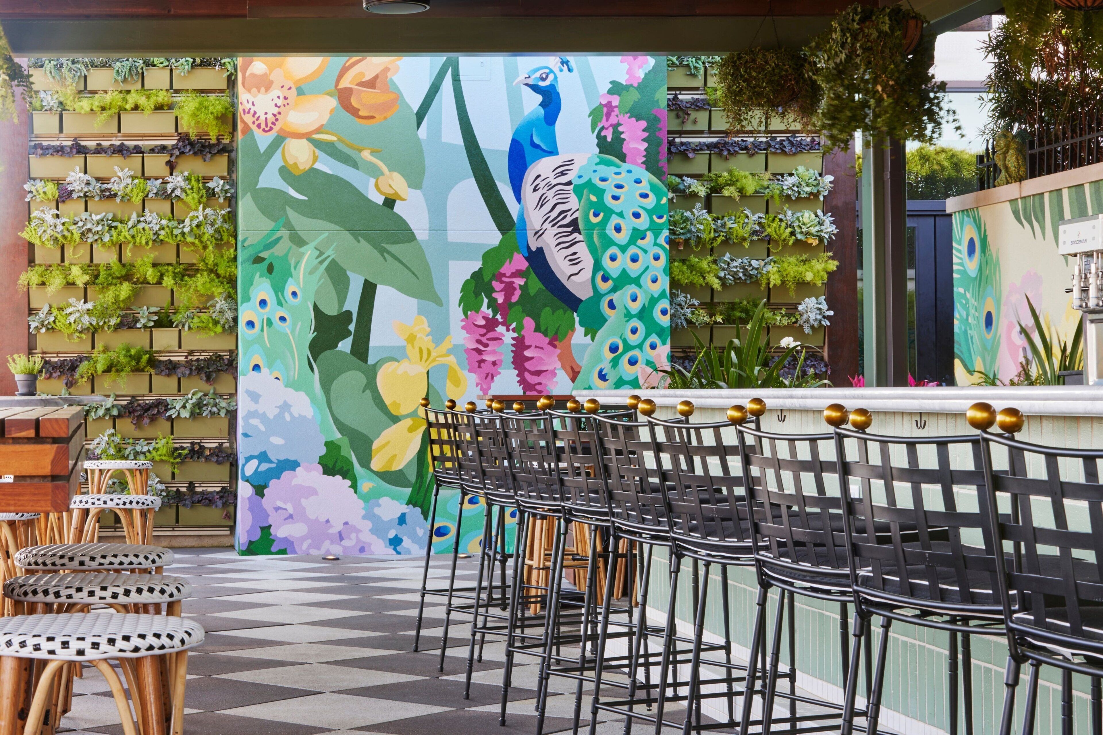 3 bars/lounges, cocktail bar, rooftop bar