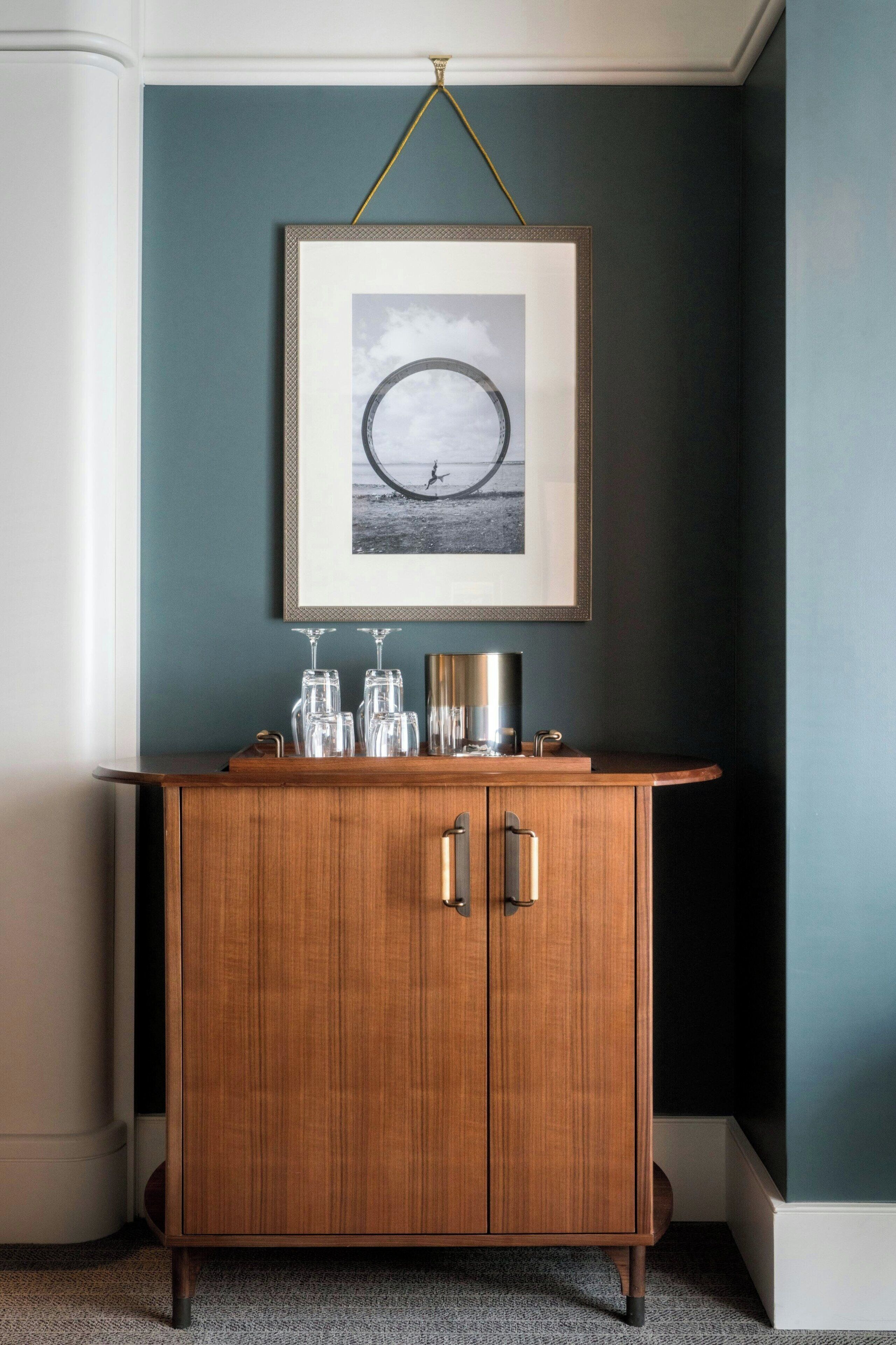 3 bars/lounges, cocktail bar, rooftop bar