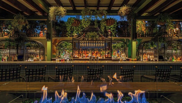 An indoor bar area with seating and a fire feature. - Perry Lane Hotel, A Luxury Collection Hotel, Savannah (Savannah)