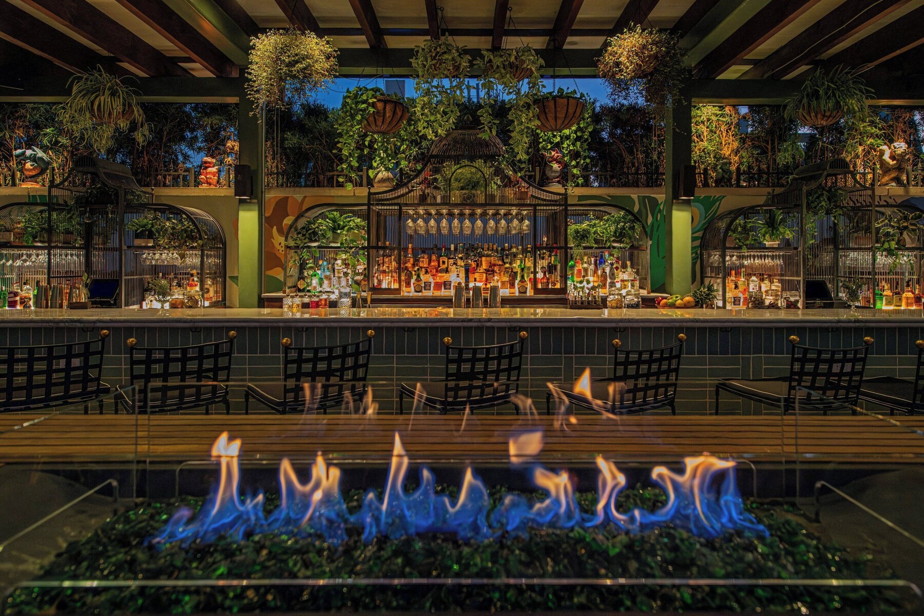 3 bars/lounges, cocktail bar, rooftop bar
