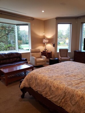 Individuell dekoriert, individuell eingerichtet, Schreibtisch