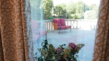 Habitación Deluxe, 1 cama de matrimonio grande | Vistas al patio