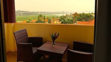 Deluxe Apartment, 1 Bedroom, Non Smoking, Lake View | Point of interest