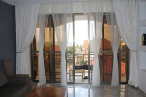 42-inch TV with digital channels - Bon Bini Residence (Kampala)